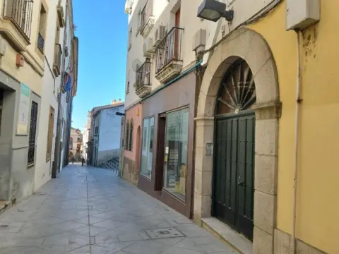 Local comercial en calle de Trujillo, 30